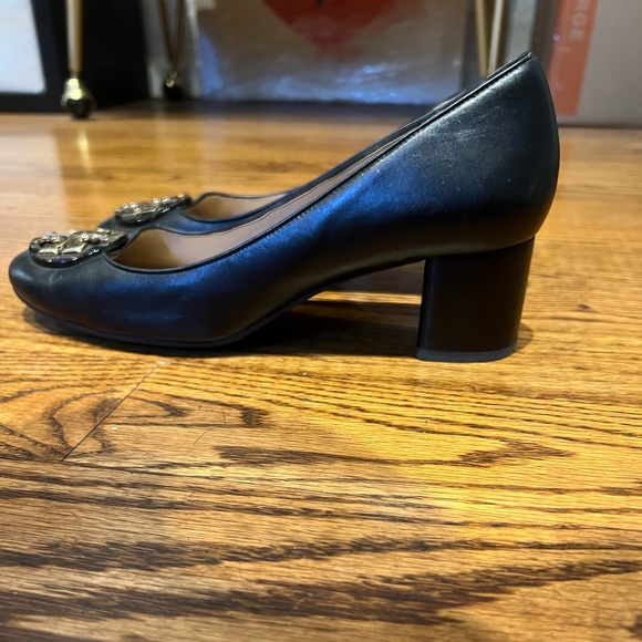 Tory Burch black leather pumps - Picture 2 of 3